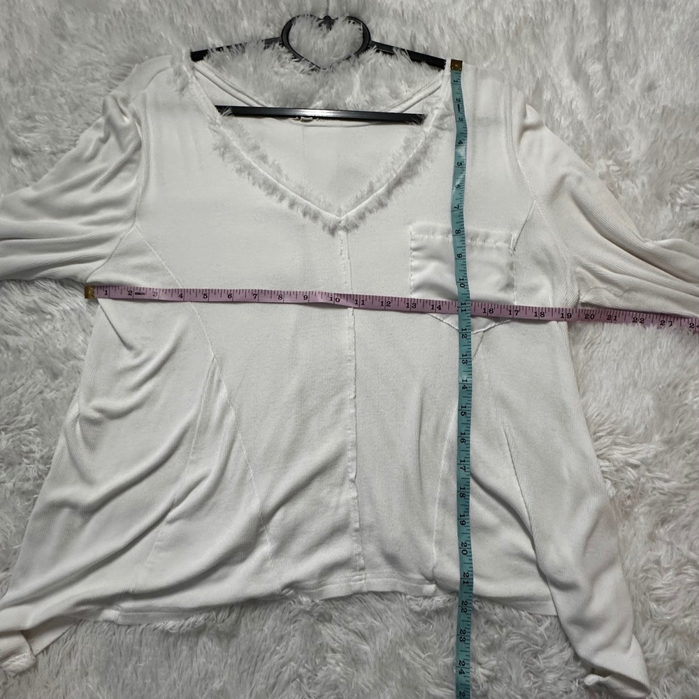 POL‎ White Long Sleeve V-Neck Ribbed Top Raw Edge Sharkbite Hem SMT2057 Small - Picture 8 of 8